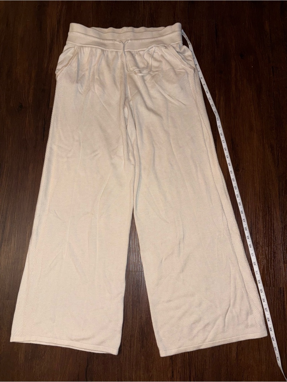 lululemon athletica women’s Cream Wide-Leg Sweatpants
